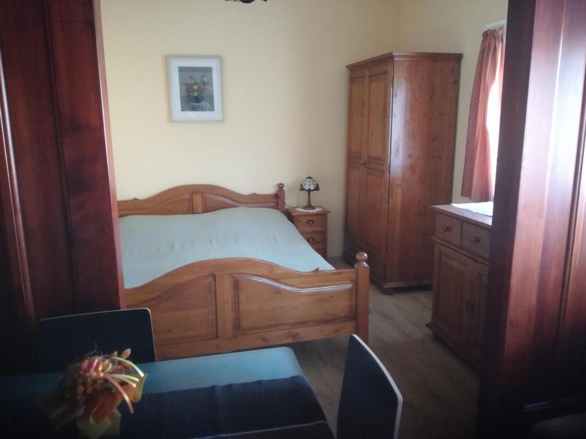 Besenyei Apartman シャールヴァール エクステリア 写真