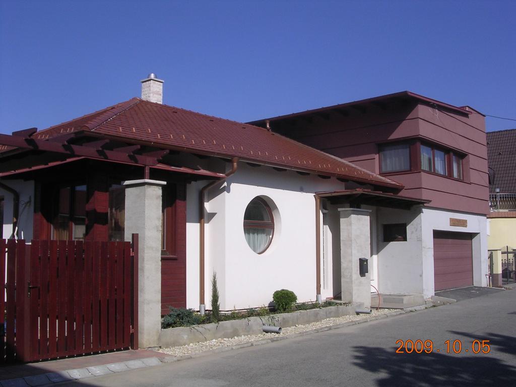 Besenyei Apartman シャールヴァール エクステリア 写真